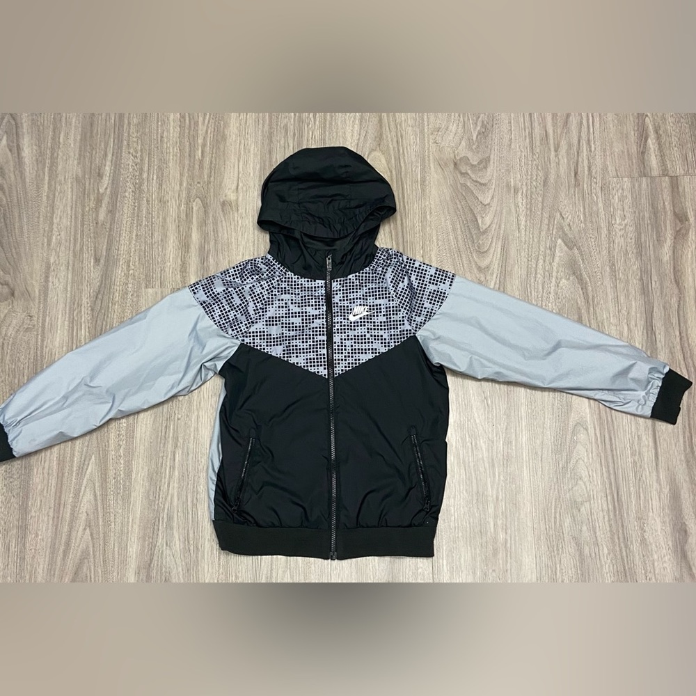 Boys Nike Windbreaker Jacket Full Zip Size M Black & Gray